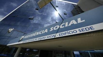 INSS vai passar a ligar para segurados para antecipar perícia médica. Entenda